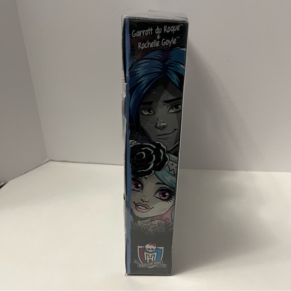 MONSTER HIGH DOLL GARROTT DU ROQUE & ROCHELLE GOYLE LOVE IN SCARIS NRFB - Picture 6 of 11